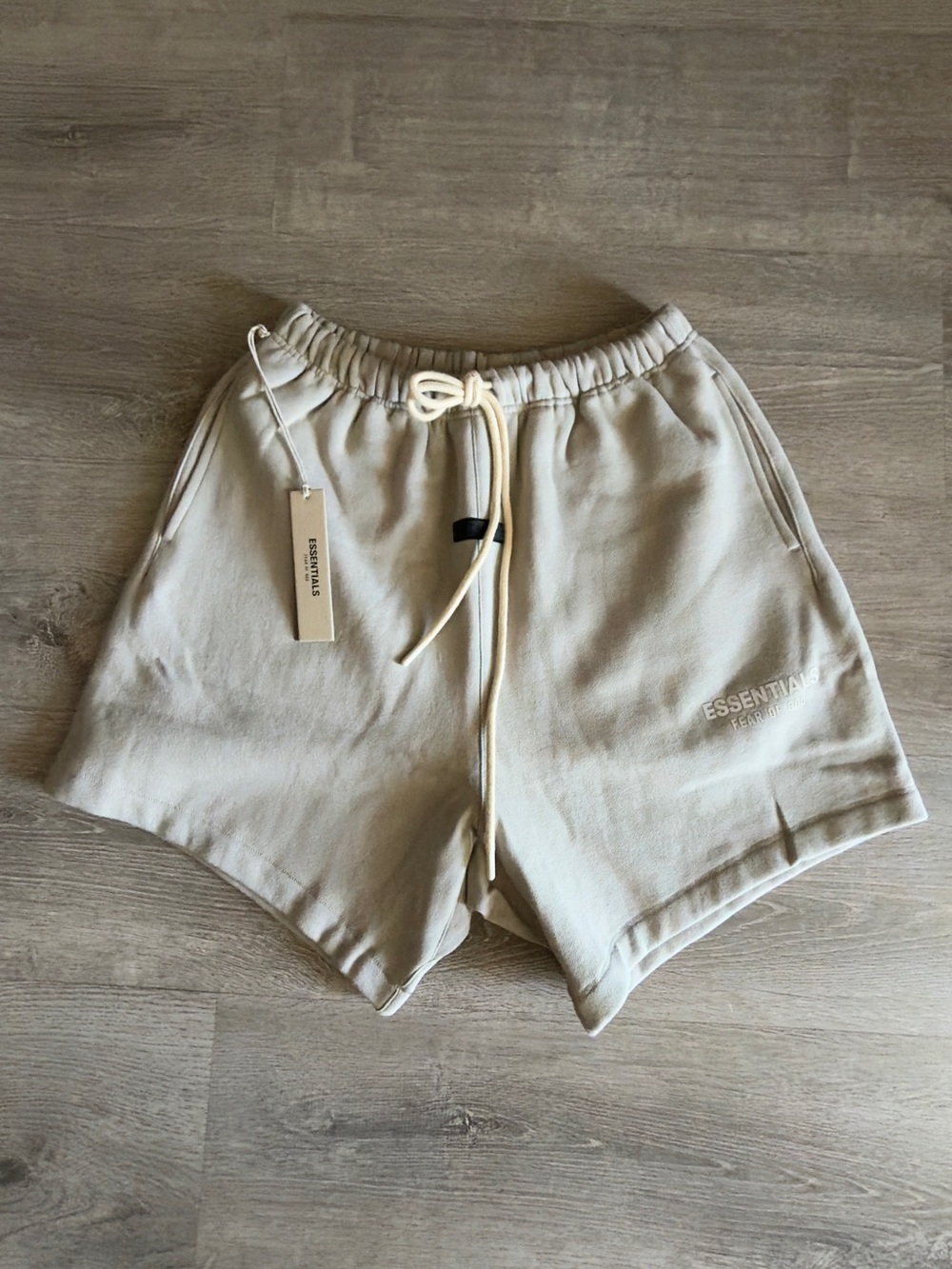 ESSENTIALS Men’s Silver Cloud Athletic Shorts